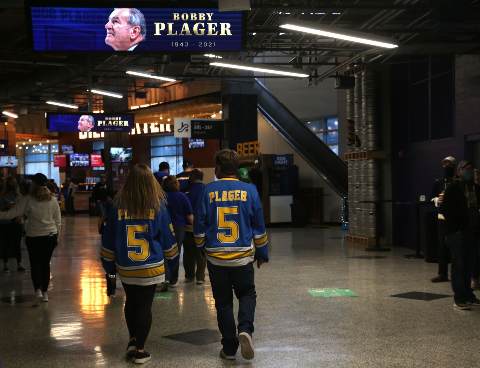 St. Louis Blues honor legendary player Bob Plager
